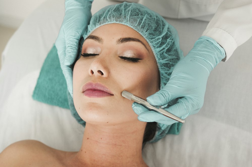Facial con peeling ultrasónico